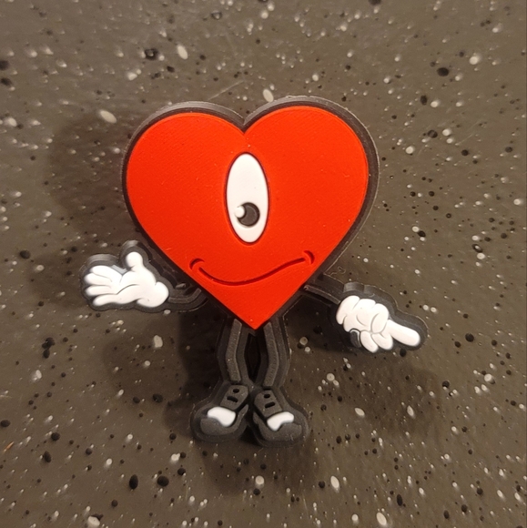 NEW Bad Bunny Heart Croc Charm - Picture 3 of 4